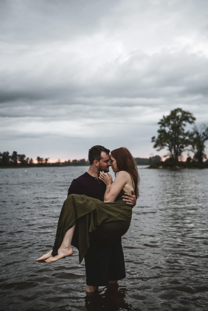 Fitzroy Park Lakeside Engagement by Cindy Lottes Photography